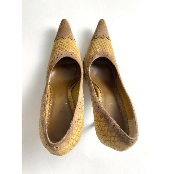 Women’s Lui Chiny Mustard Colored pointed pump heels - Picture 3 of 9